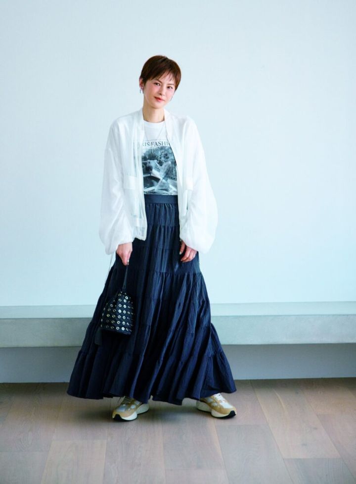 黒ティアードスカート×ブルソンのコーデ