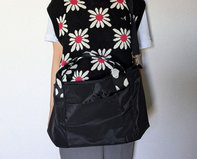 イアパピヨネダルメシアンバッグMサイズショルダーバッグとして掛けたところ