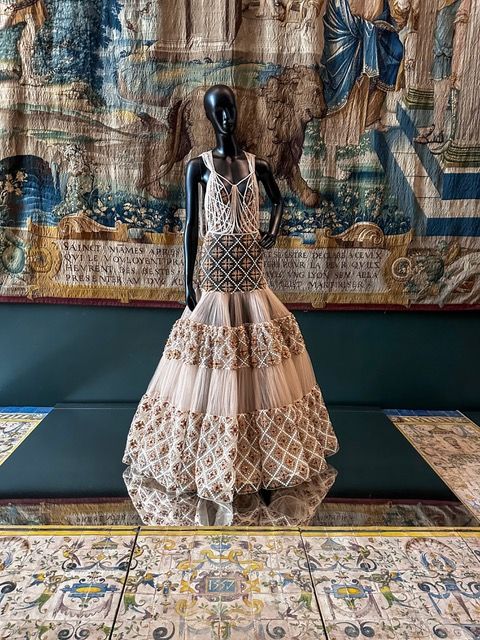 ルーヴル美術館とメゾンのオートクチュール、夢の共鳴【夢見るパリ】