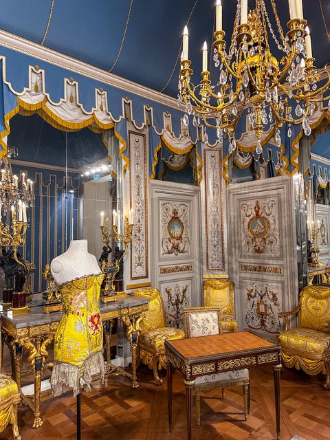 ルーヴル美術館とメゾンのオートクチュール、夢の共鳴【夢見るパリ】