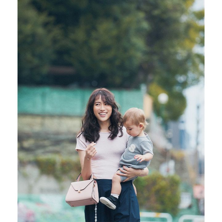 GUのボディスーツにダークパークのパンツでカジュアルに