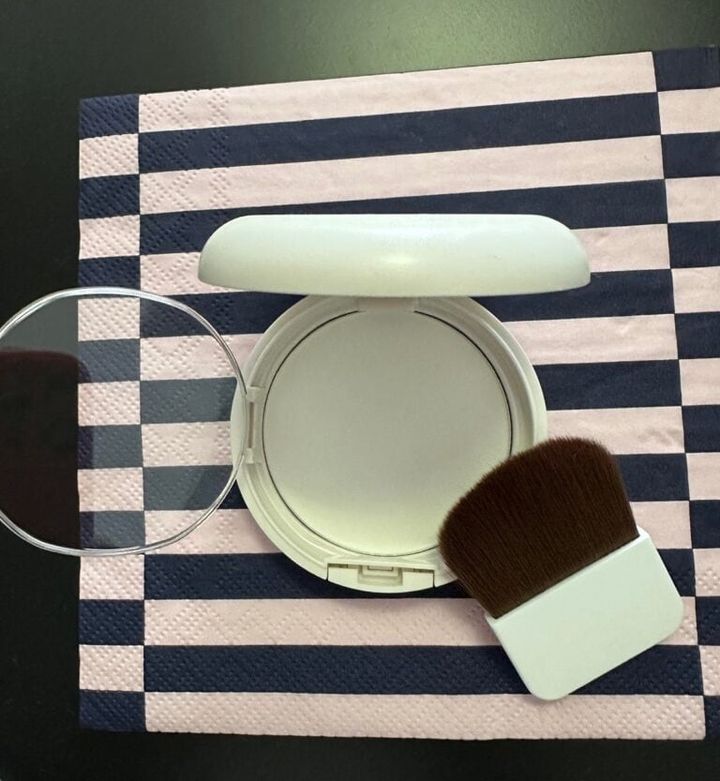 ブルーライトカット率95.9%のサンスクリーンパウダーSPF38 PA＋＋＋