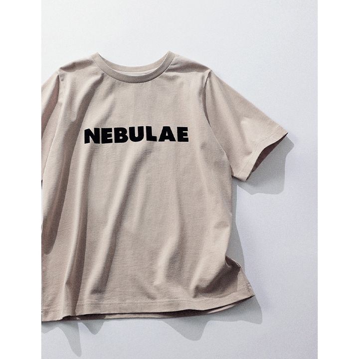 ロゴがフロッキータイプのカデュネのTシャツ