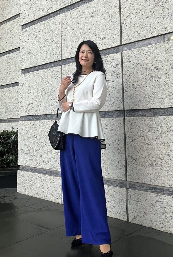 きれい色を大人が取り入れるならボトムスが正解！ 「ドゥクラッセ」のカラーパンツを使った上品コーデ