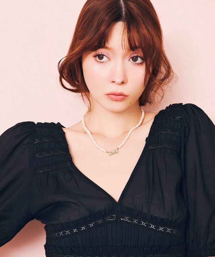 八木アリサとネックレス