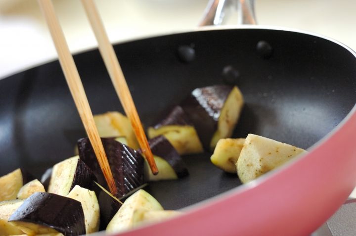 ナスのゴマ風味炒めの作り方1
