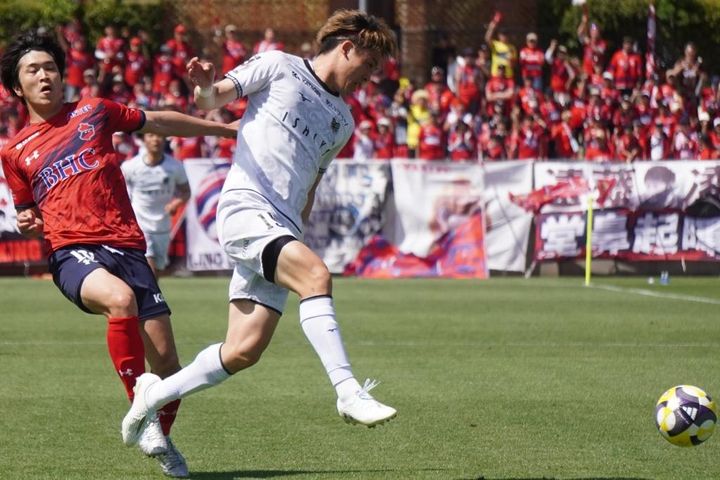 J2北海道コンサドーレ札幌DF家泉怜依が初対戦の古巣に恩返し弾！「ファーが空くの分かっていた」と強烈ボレー