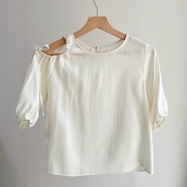 しまむらのアシメデザインドロストリボンブラウス