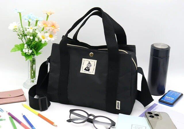 『MOOMIN ガバッと開いて出し入れラクラク！ 軽量3層ショルダーバッグ BOOK』