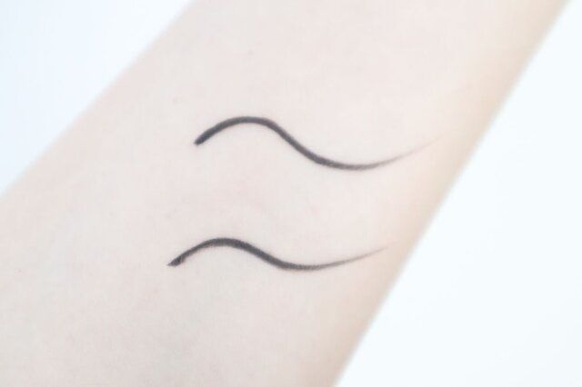 老け見えアイライン しっかり発色のブラックを選ぶ