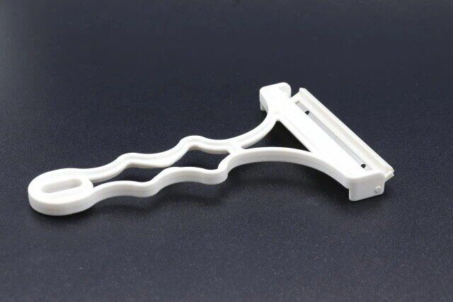 ダイソーのキャベツピーラー（白）1