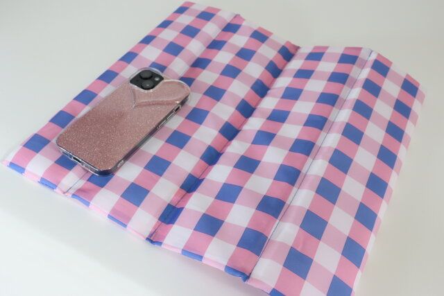 ダイソー レジャーマット（チェック、ポーチ付） 展開時 サイズ感