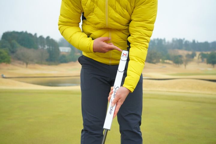 パターを一直線に動かすのはNG！人気コーチが振り方を解説