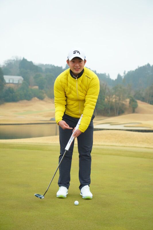 パターを一直線に動かすのはNG！人気コーチが振り方を解説