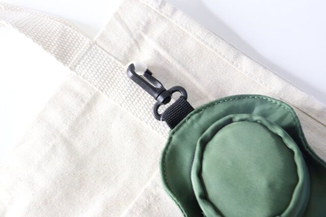 ダイソーのキーホルダーが付けられる仕切りトートバッグ