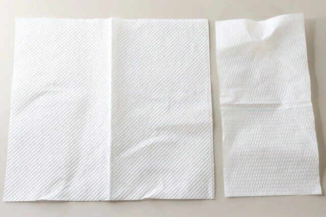 セリアのペーパータオル 小判サイズは通常の半分サイズで使い勝手よし