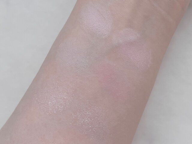 デイジーク ムードシャドウパレット 05 コットンパウダー 腕に付けて発色確認