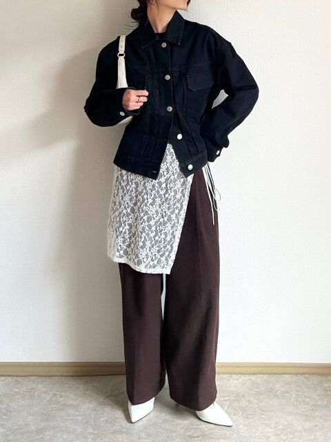 レース面を前にして春らしさを全面に