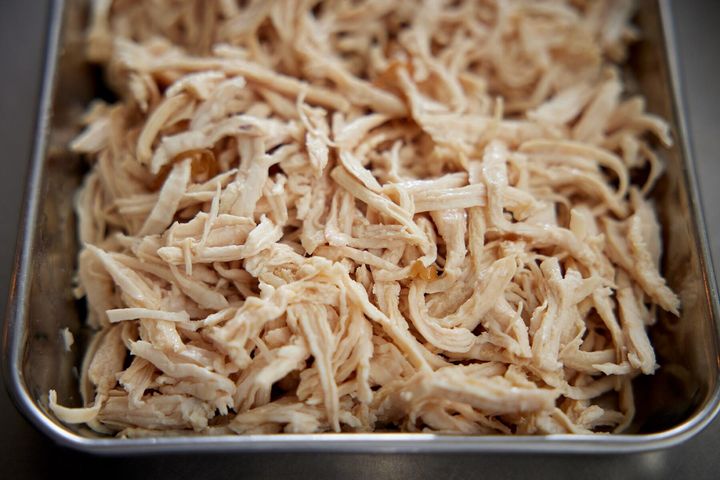 たれと鶏肉をなじませる