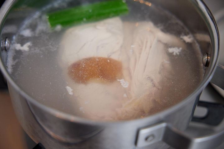 鶏肉をゆでる