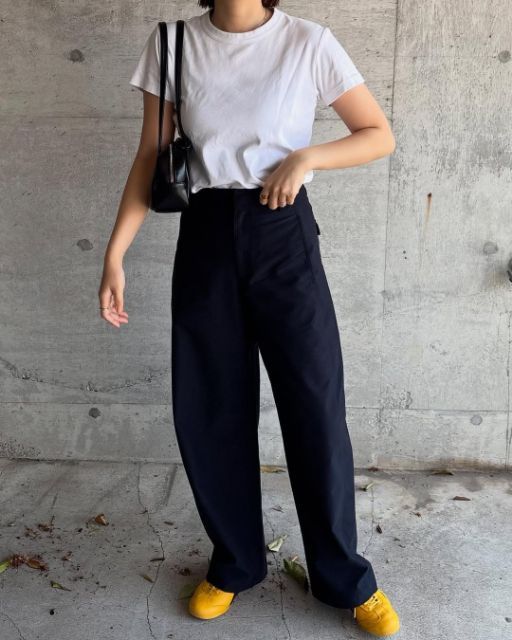 ジャージーバレルレッグパンツを着たコーデ