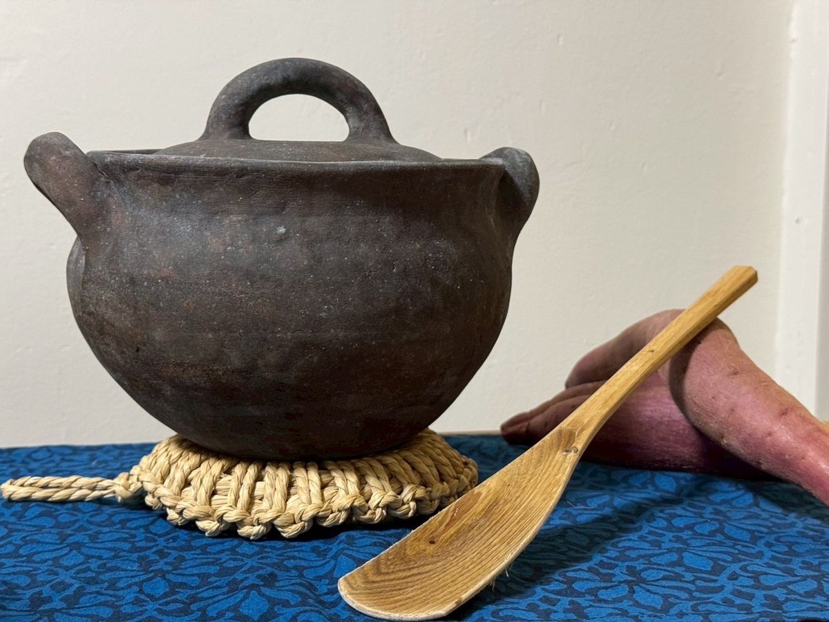 ごはん炊き土鍋の最適解。陶芸家・水谷智美さんの壺型土鍋。写真と文