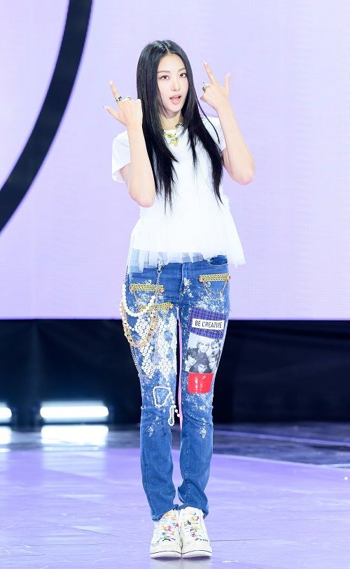 MEOVV・ガウォン