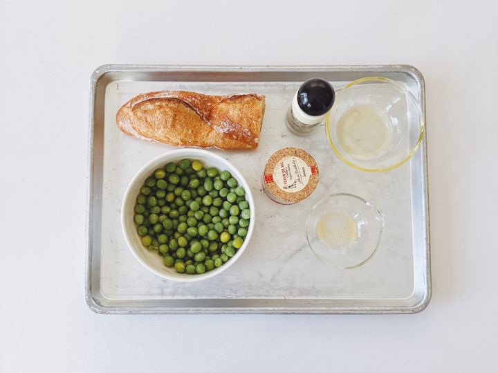 明日の朝食にいかが？グリーンピースたっぷり“タルティーヌ”のレシピ【パン好きなsumire.のバゲットサンドのレシピ vol.40 〜レシピで旅するヨーロッパ〜】