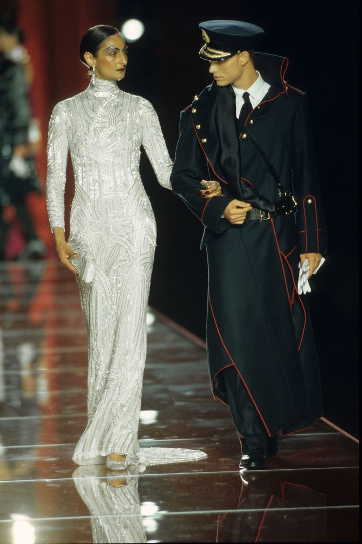 クリスチャン・ディオール by ジョン・ガリアーノ 2000年秋冬オートクチュールコレクションより。アンドレ・レオン・タリーの遺品。