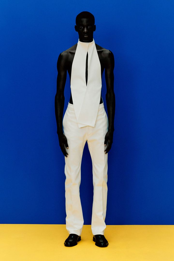 マクシミリアン・デイヴィス 2021-22年春夏コレクションより。