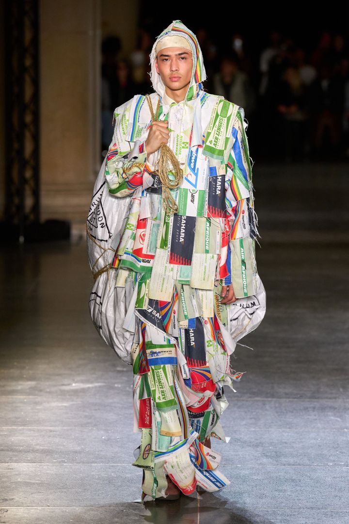 ラブラム ロンドン 2023-24年秋冬コレクションより。