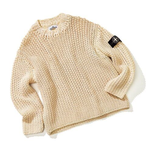 「紫外線で色が変わるニット」ピンクに変化!? ストーンアイランドの新作“しかけニット”が話題