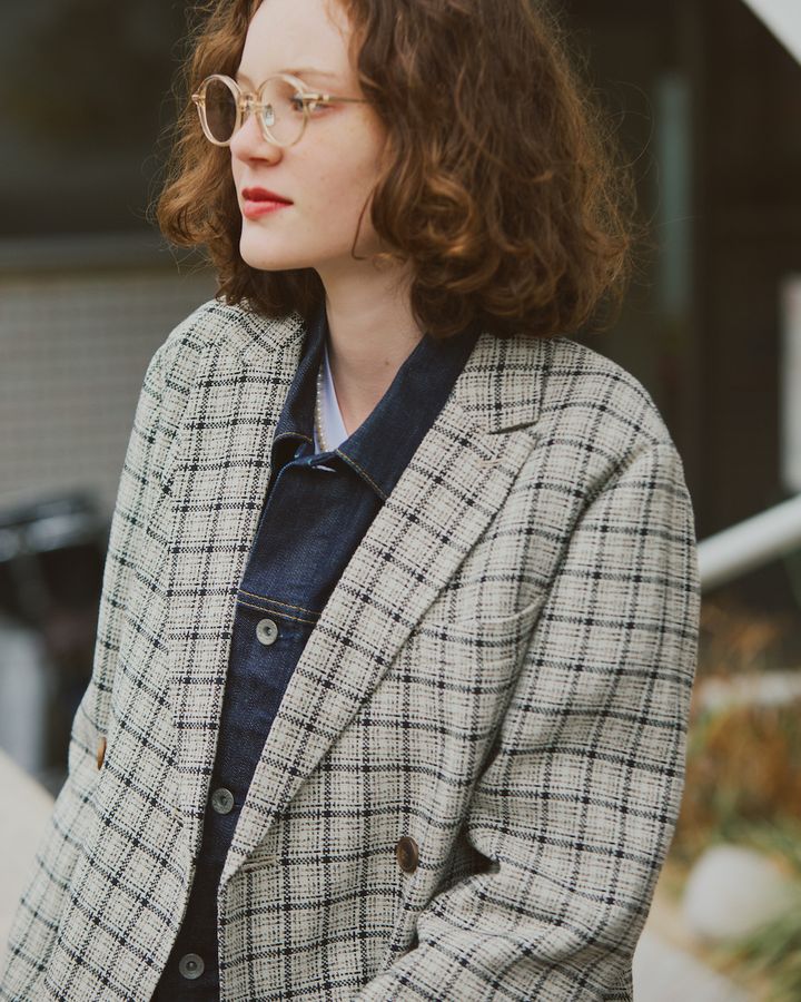 デニムをレディに着よう！小粋な赤を効かせたパリジェンヌスタイル【FUDGE dig.｜デニムオンデニム着まわしDAY2】