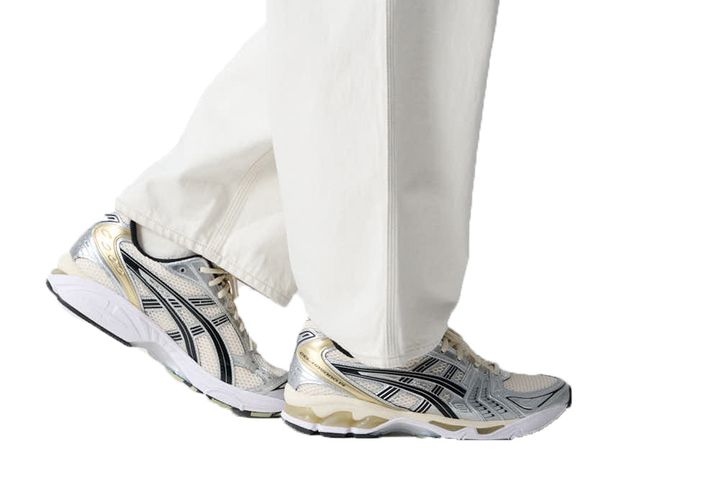 超人気で売り切れ、在庫切れになることも。コーデに合わせやすいシューズ5選