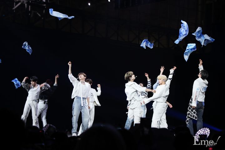 ZEROBASEONEが「ゆらゆら -運命の花-」など5曲披露！ケミコーナーではお姫様抱っこも♡『KCON JAPAN 2025』ARTIST STAGE