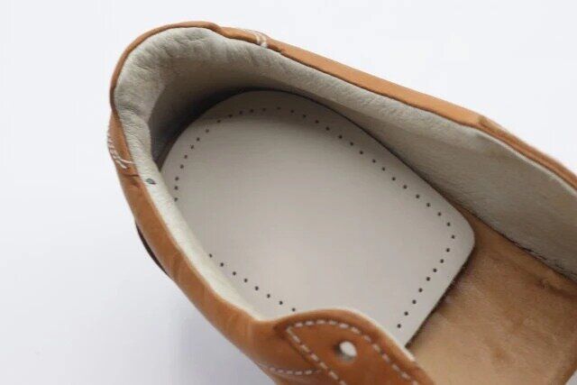 ダイソーの柔らかい牛革パッド（メンズ、かかと用）