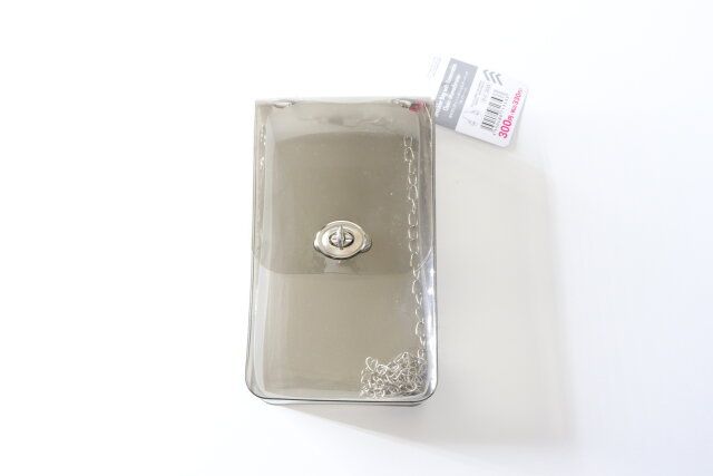 ダイソーの取り外しチェーン付ショルダーバッグ（モノトーン）のパッケージ