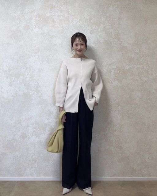 白ニット合わせでキレイめカジュアルコーデ