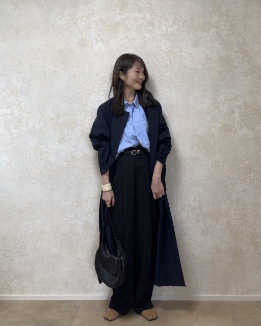 ブルーが差し色のシンプルコーデ