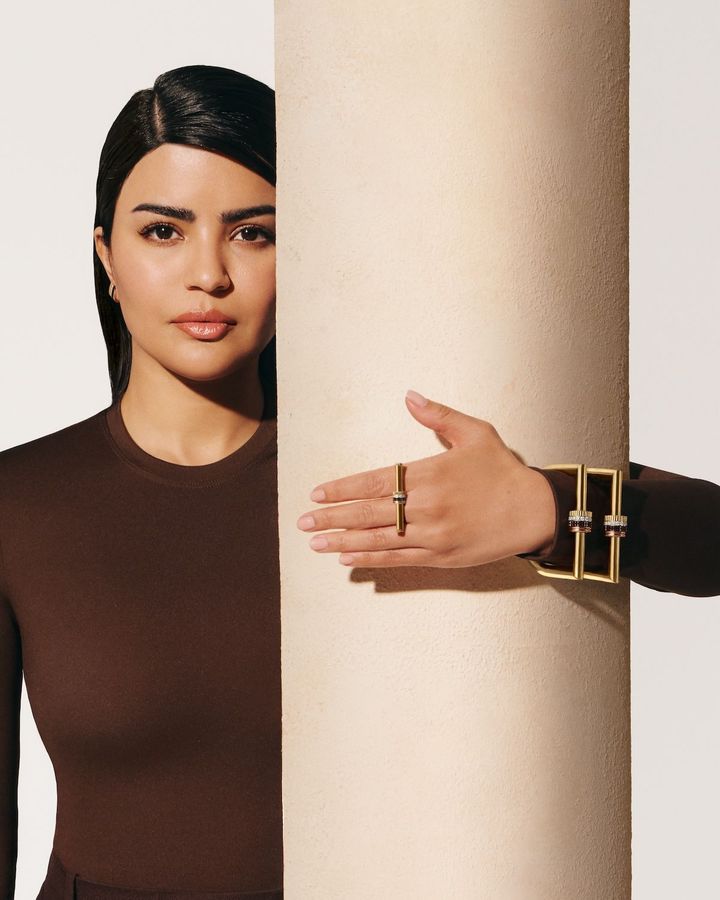 「キャトル クラシック」バングル（YG×PG×WG×ダイヤモンド×ブラウンPVD）各￥7,854,000（予定価格） トゥー フィンガーリング（YG×PG×WG×ダイヤモンド×ブラウンPVD）￥1,597,200（予定価格） スタッズイヤリング（YG×PG×WG×ダイヤモンド×ブラウンPVD）￥1,201,200（予定価格）