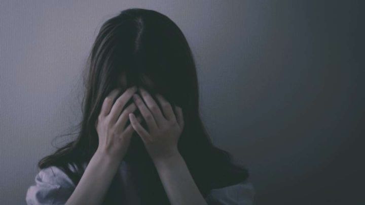 慣れない車いす生活に苦悩（画像はイメージ）