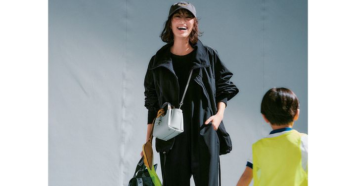 オールインワンにブルゾンを羽織ってキャップや斜めがけバッグを足した運動会コーデ