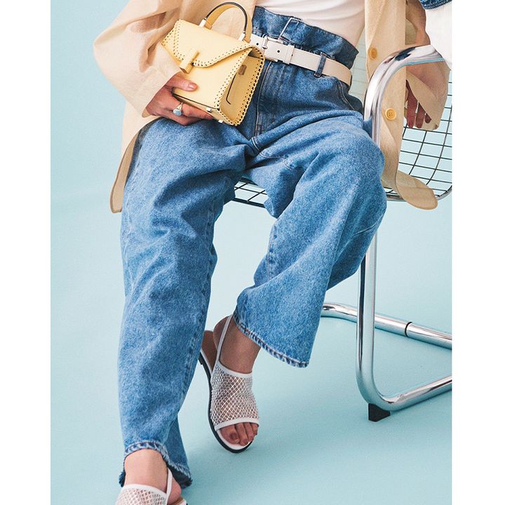 ウエスト部分にゴムが入ったanukeのデニムパンツ