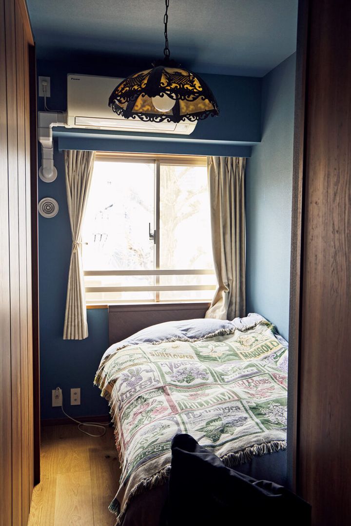 夫・Yさんの寝室はよりコンパクトに。