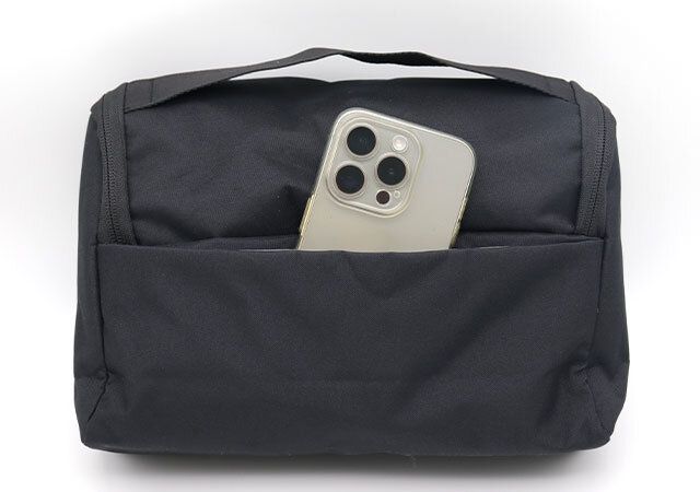 MonoMax6月号Incaseスタンド式万能ケース背面ポケット