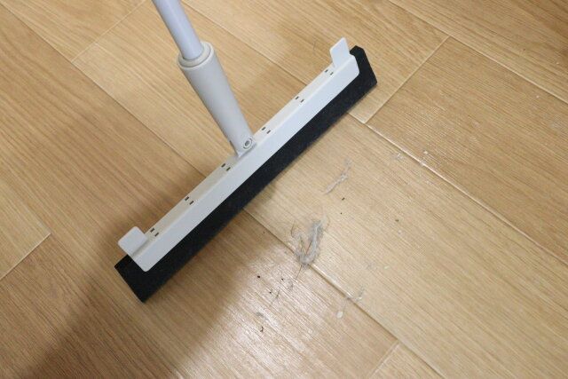 セリア ＜クリーンシリーズ＞フロアラバーほうき スチールパイプ 使用感