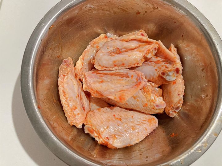 揉みこんでしばらく置いた手羽先