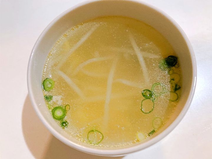 切り落とした骨でだしをとったスープ