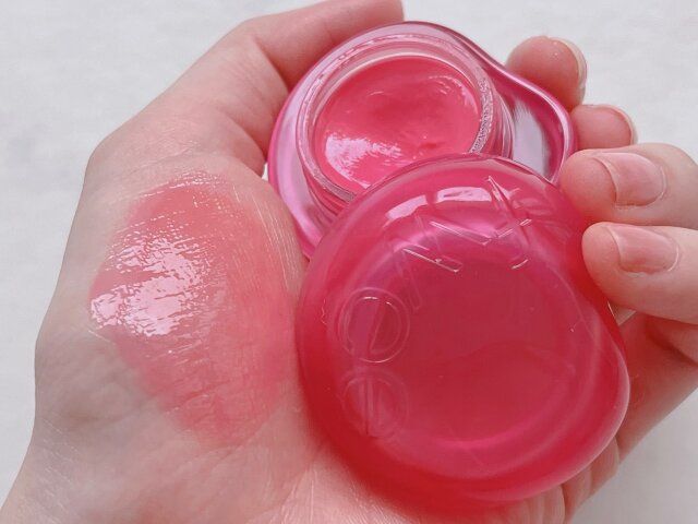 fwee リップアンドチークグローイジェリーポット JP03 スイーツ 手に付けて発色確認