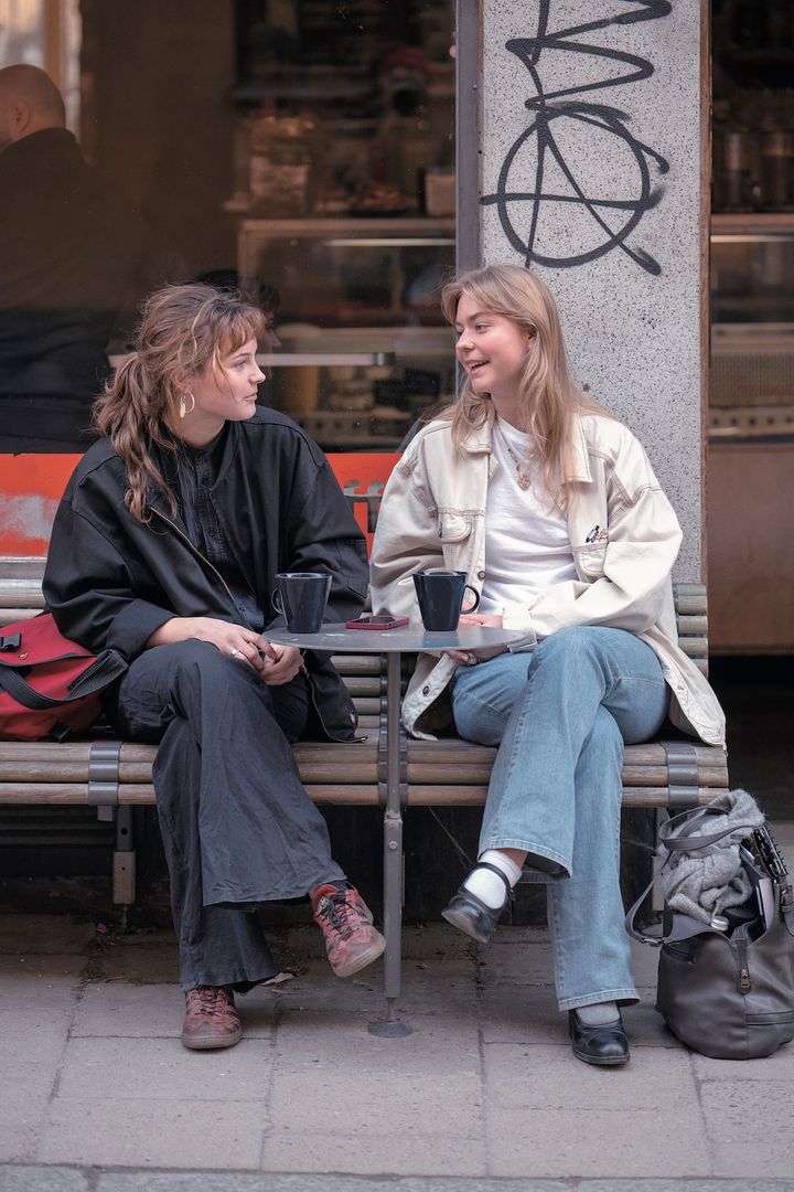 まるでオセロみたい！モノトーンが似合う二人組のコーデ【番外編：スウェーデン】